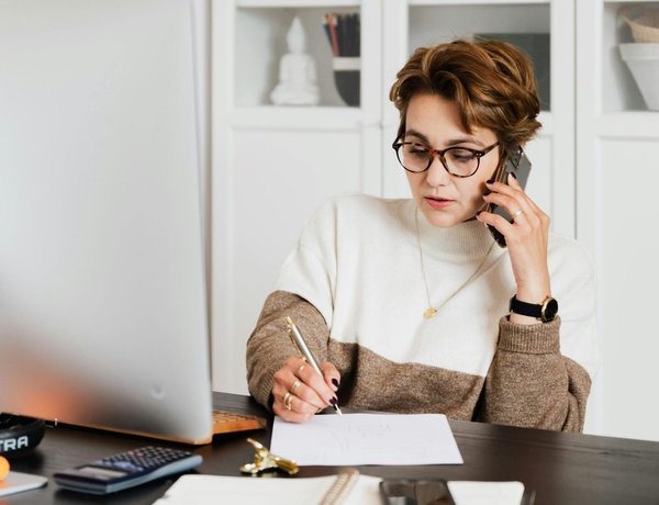 Comment les managers peuvent-ils utiliser les outils de gestion visuelle pour augmenter la transparence des processus?