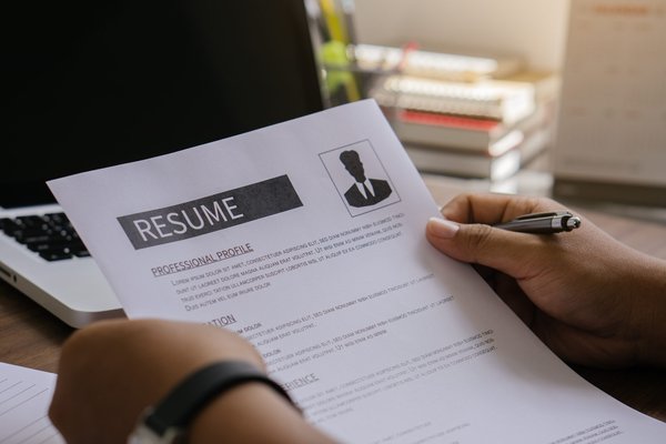 Comment rédiger un CV percutant : Conseils et astuces